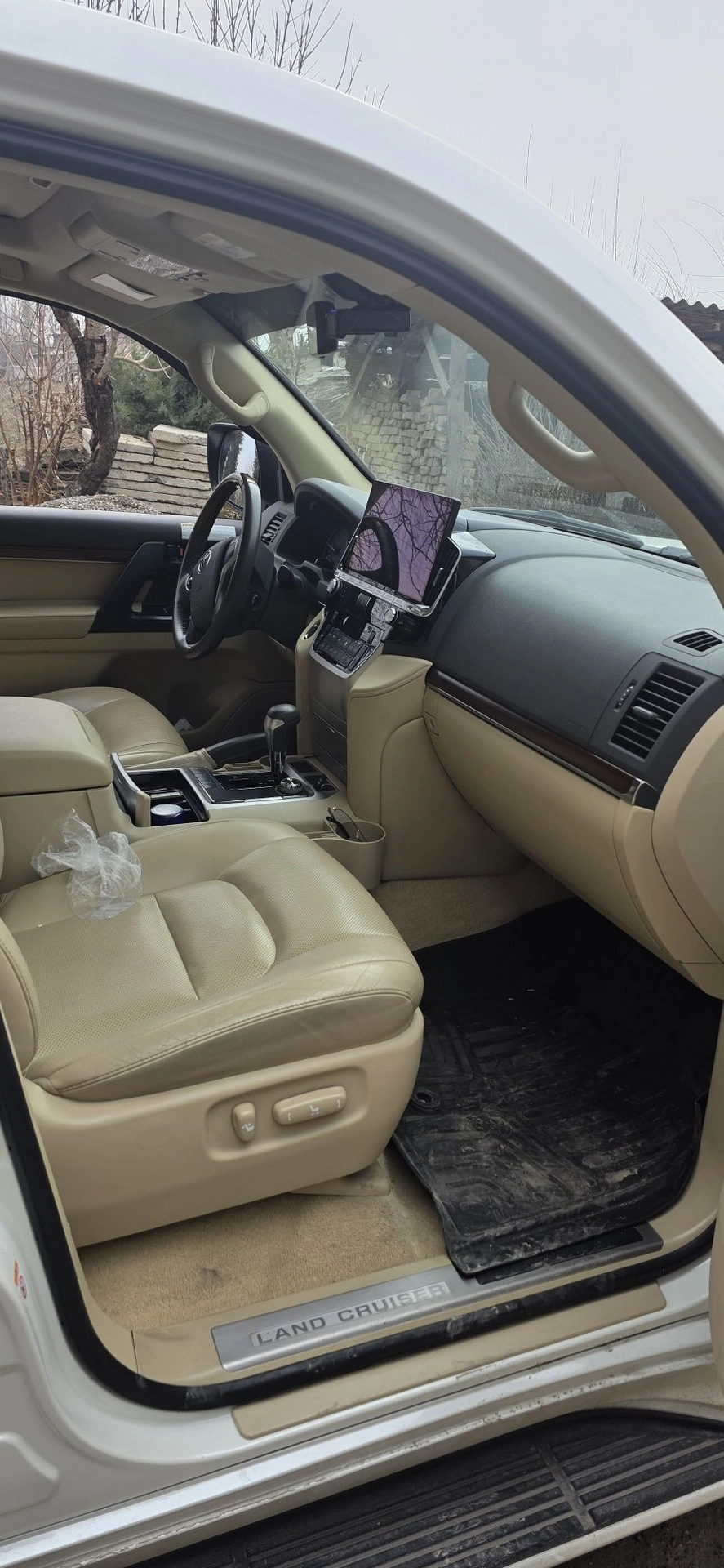 Toyota Land Cruiser 300