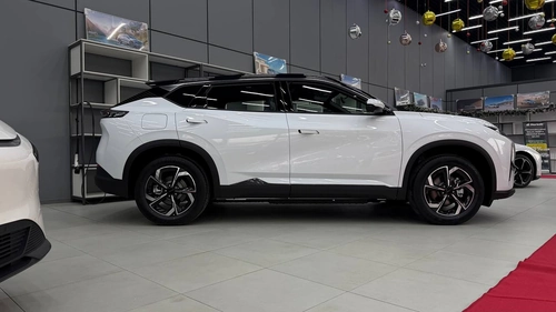 Dongfeng Aeolus E70