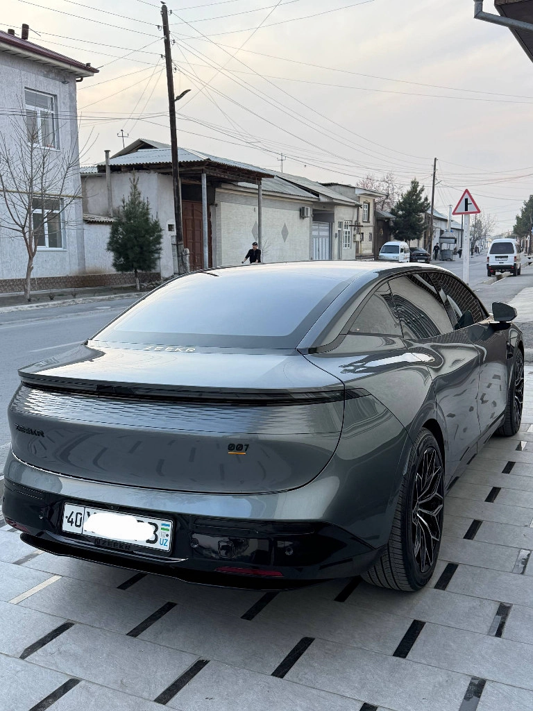Zeekr 007