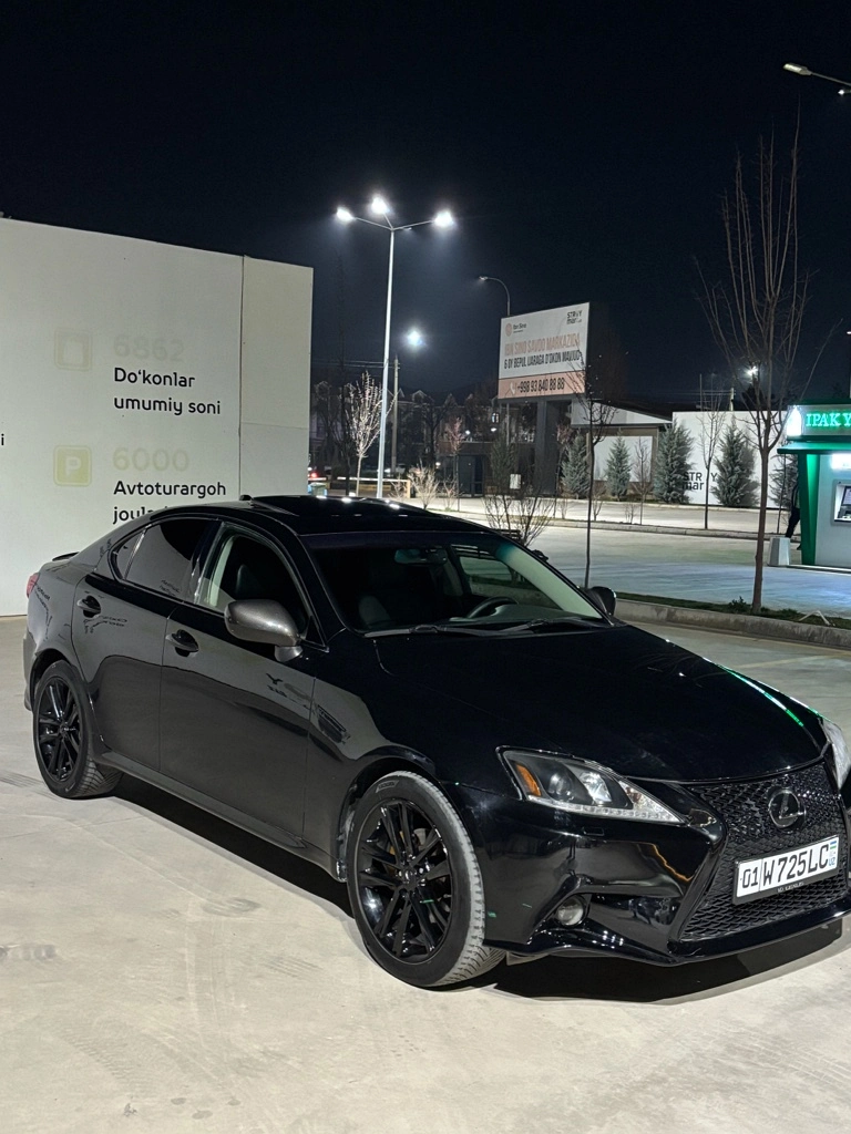 Lexus IS