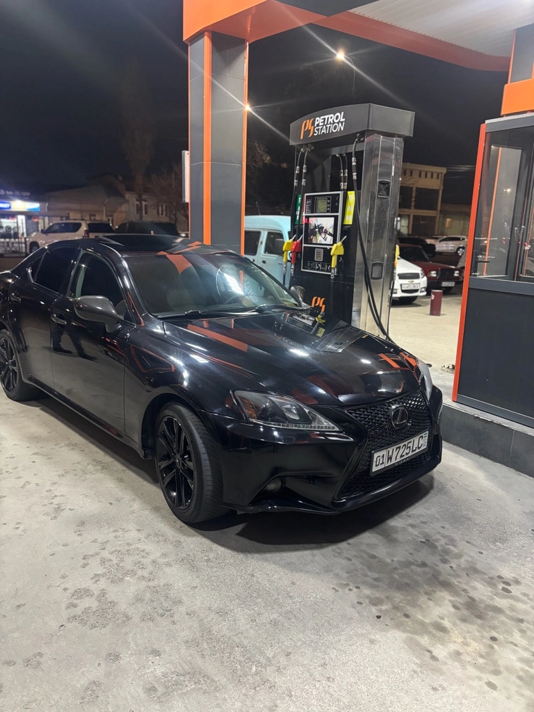 Lexus IS