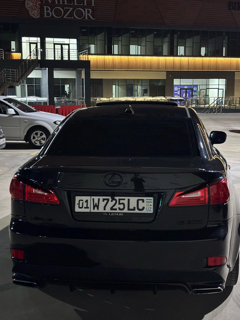 Lexus IS