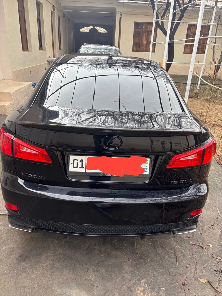 Lexus IS