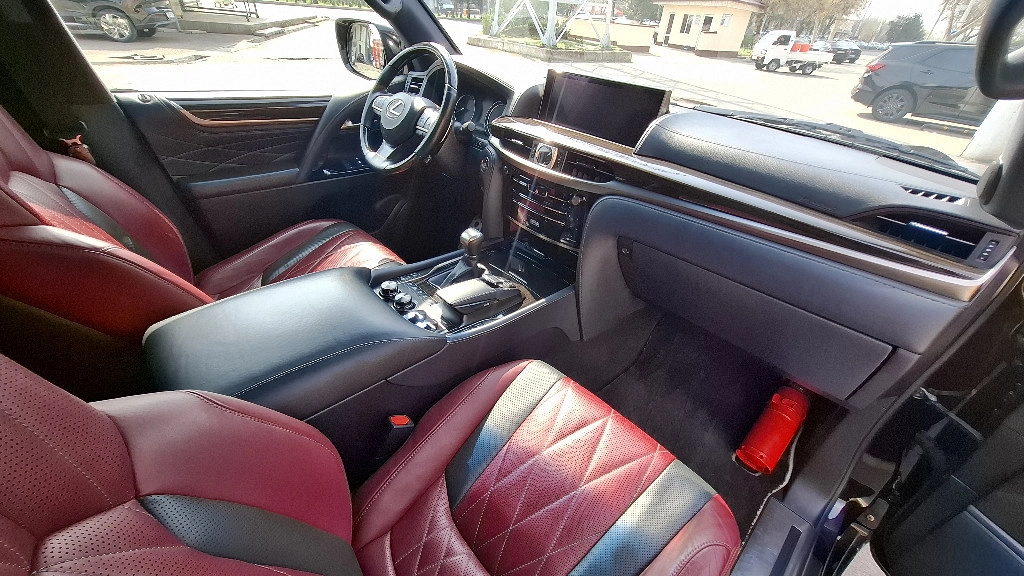 Lexus LX