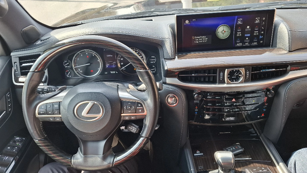 Lexus LX