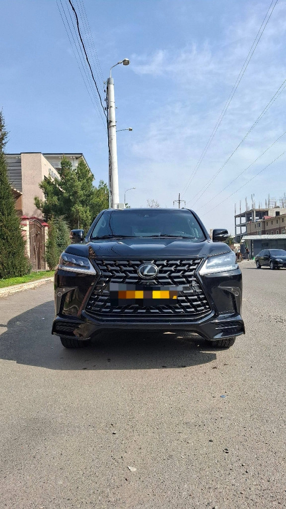 Lexus LX