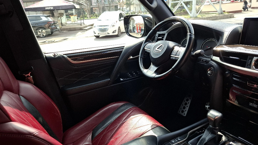Lexus LX