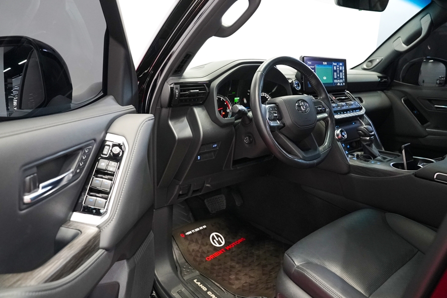 Toyota Land Cruiser 300