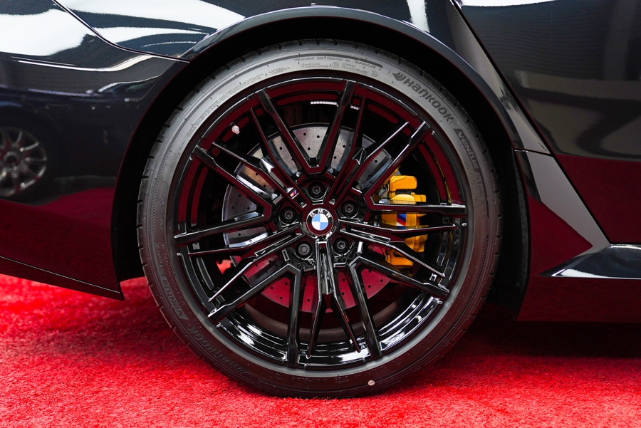 BMW M5 G90