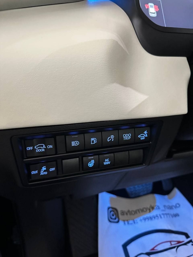 Toyota Sequoia
