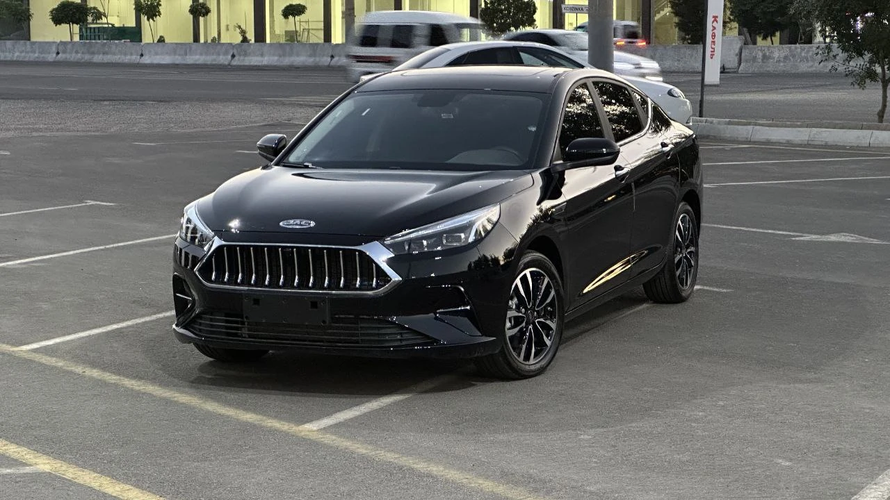 JAC JAC J7+