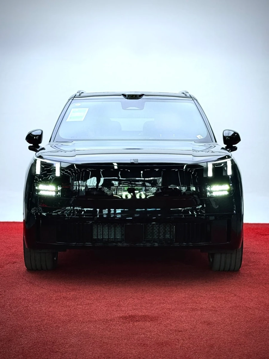 Lynk & Co 900