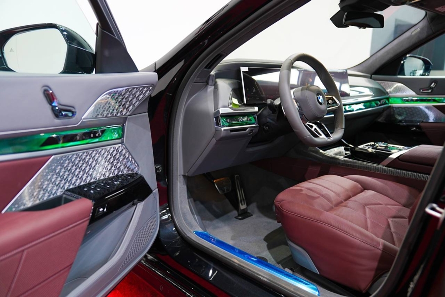 BMW i7