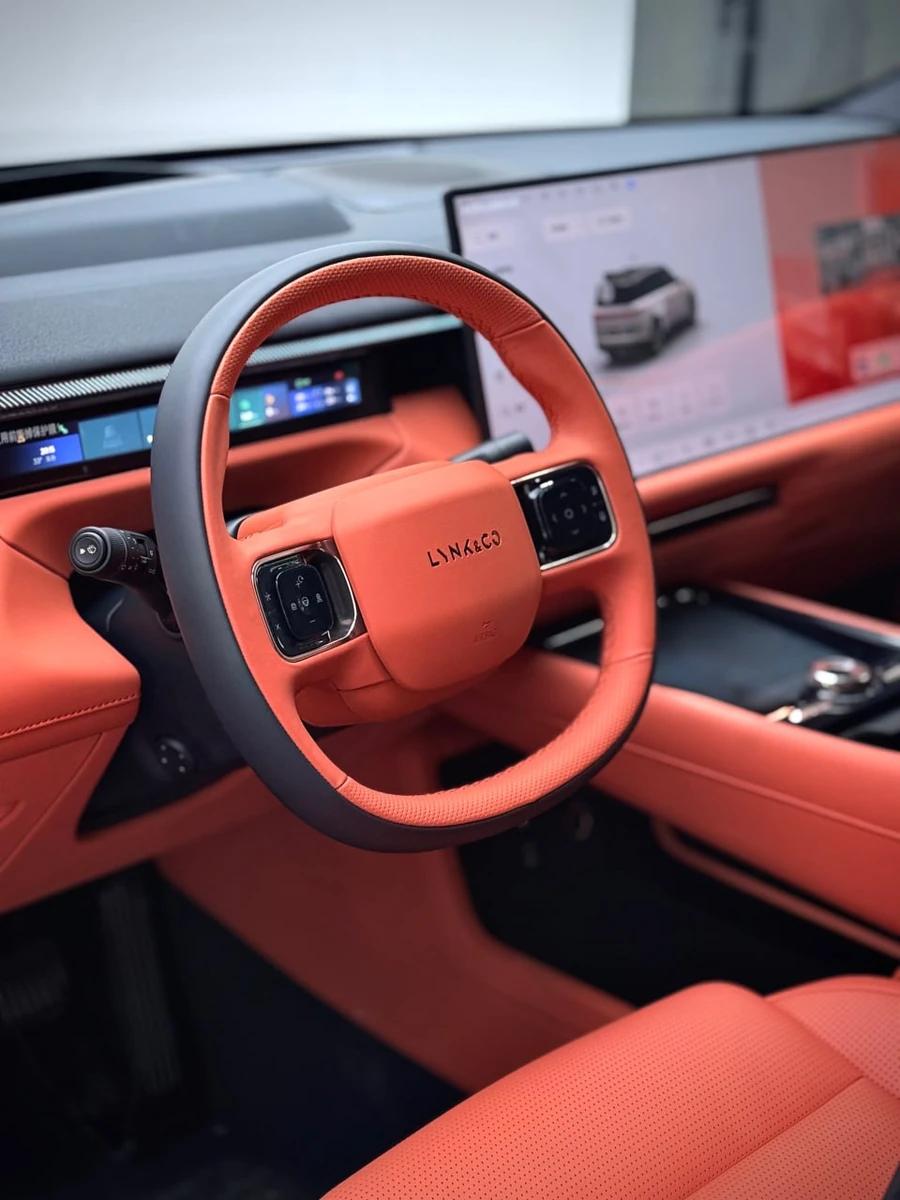 Lynk & Co 900