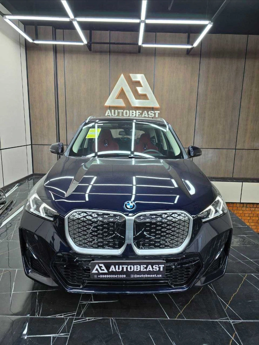 BMW iX1