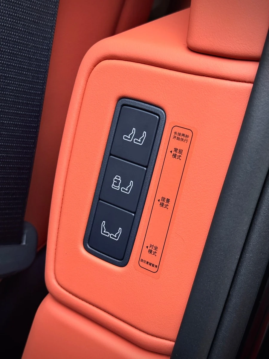Lynk & Co 900