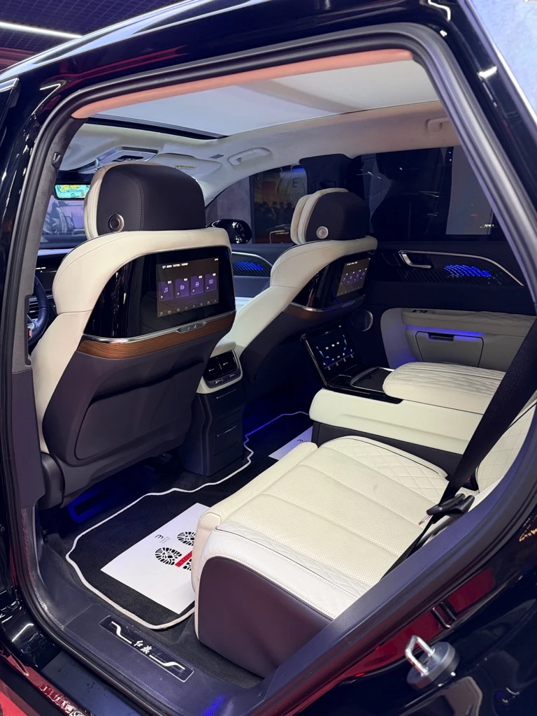 Hongqi E-HS9
