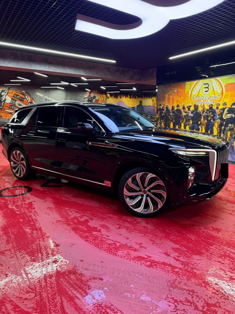 Hongqi E-HS9