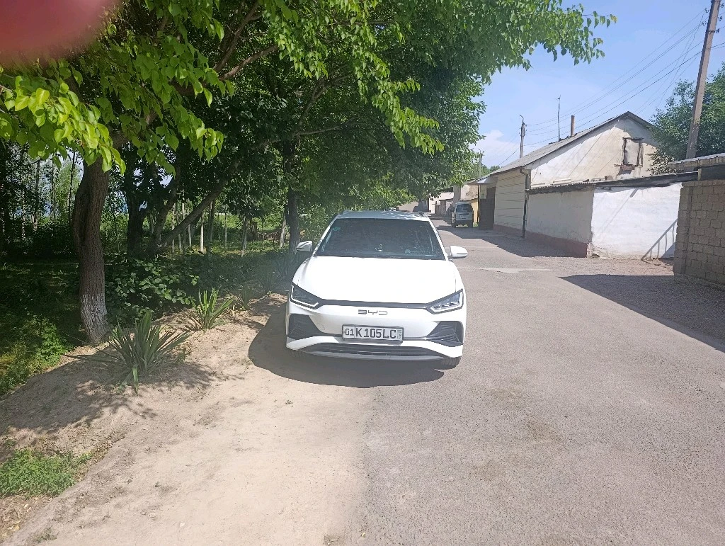 BYD E2