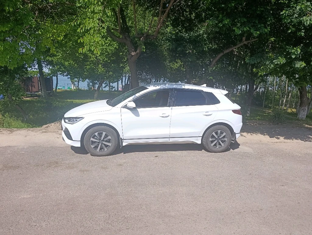 BYD E2