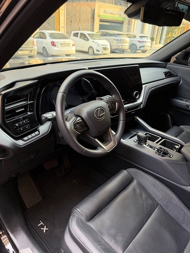 Lexus TX