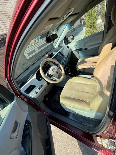 Toyota Sienna, 2013, Qoraqalpogʻiston Respublikasi
