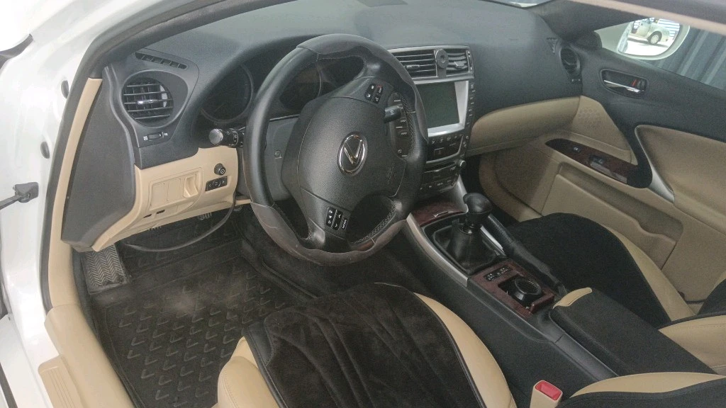 Lexus IS