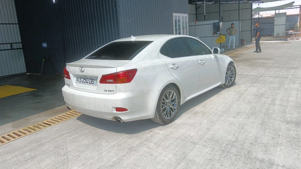 Lexus IS