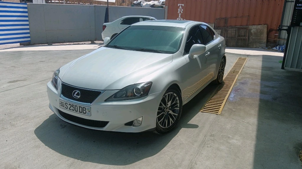 Lexus IS