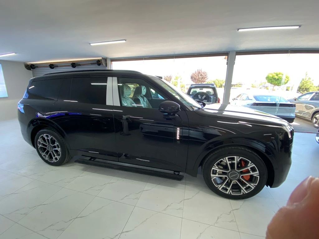 Lynk & Co 900