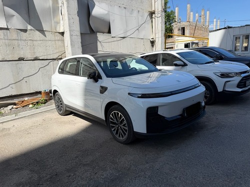 Leapmotor B10