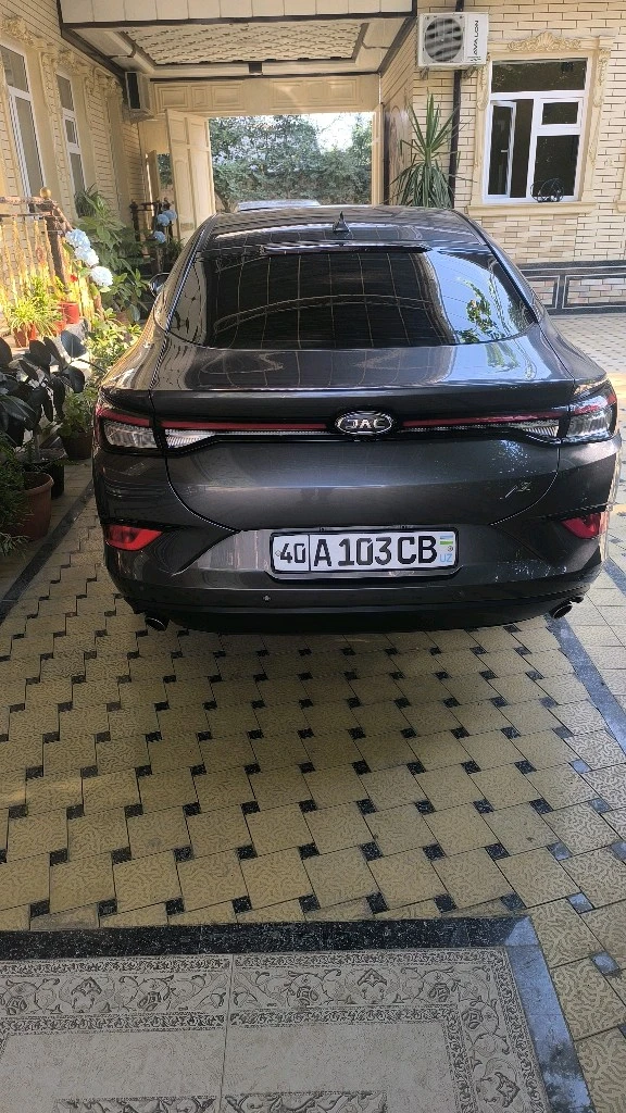 JAC J7