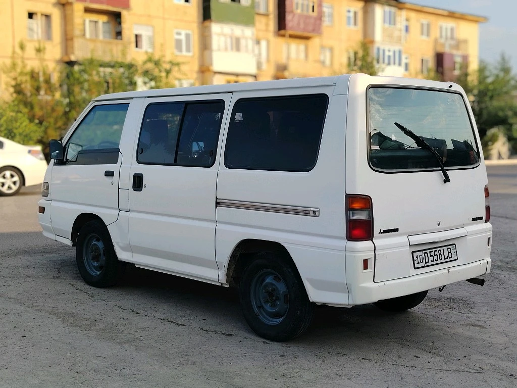 Mitsubishi L300