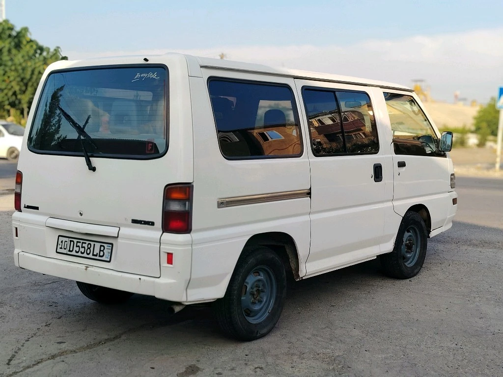 Mitsubishi L300