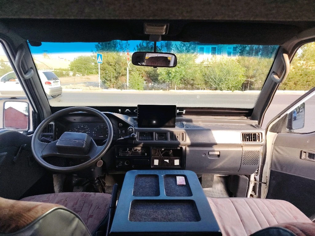 Mitsubishi L300