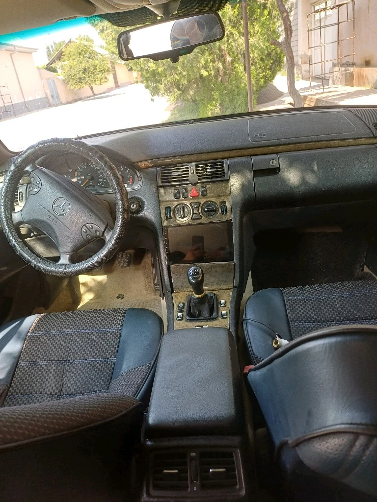 Mercedes-Benz E-Класс