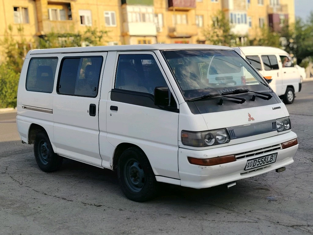 Mitsubishi L300