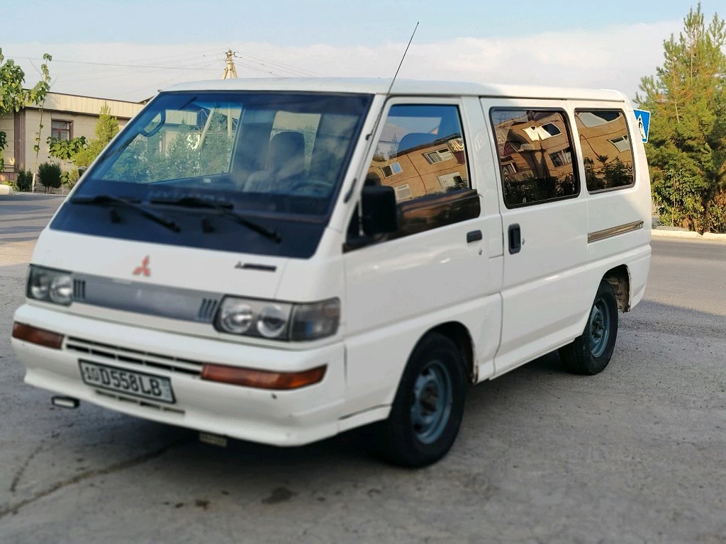 Mitsubishi L300
