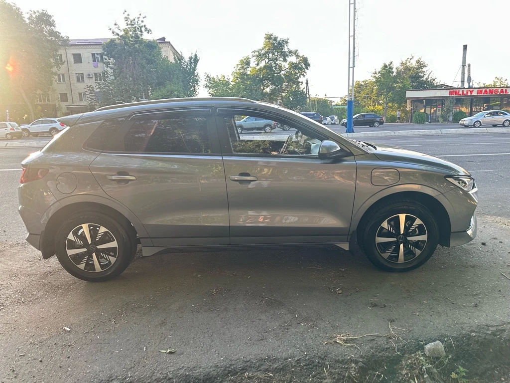 BYD E2