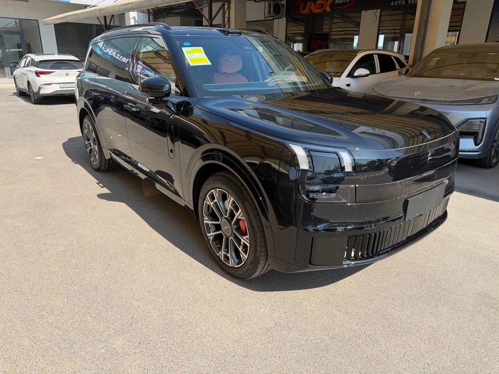 Lynk & Co 900