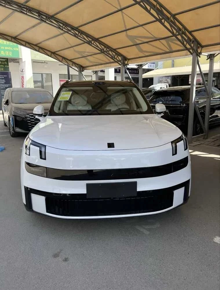 Lynk & Co 900