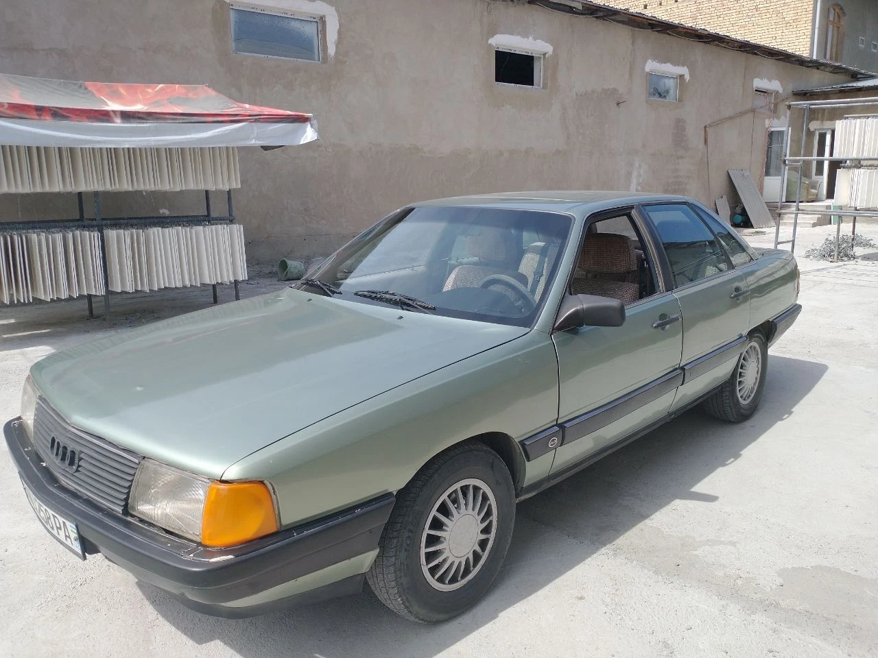 Audi 100