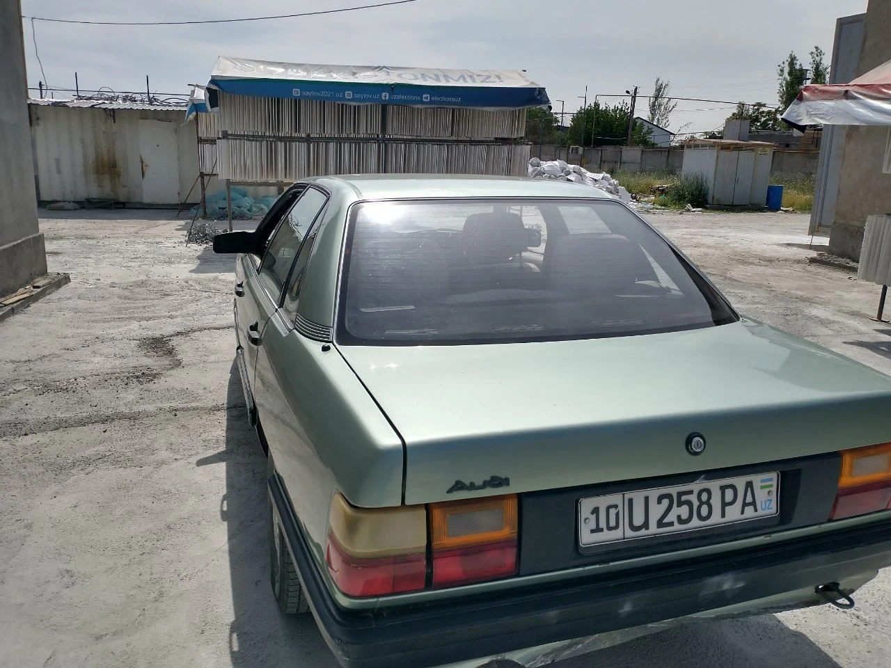 Audi 100