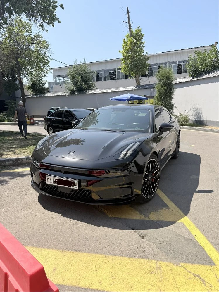 Zeekr 001