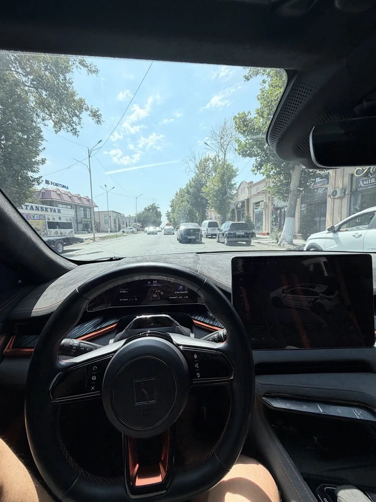 Zeekr 001