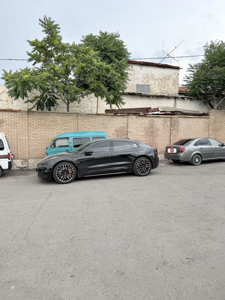 Zeekr 001