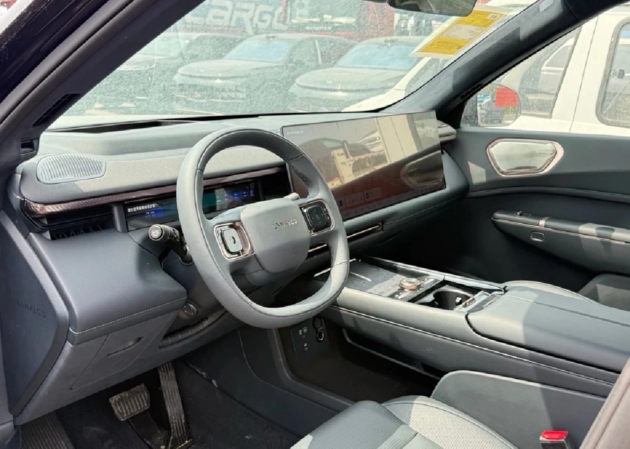 Lynk & Co 900