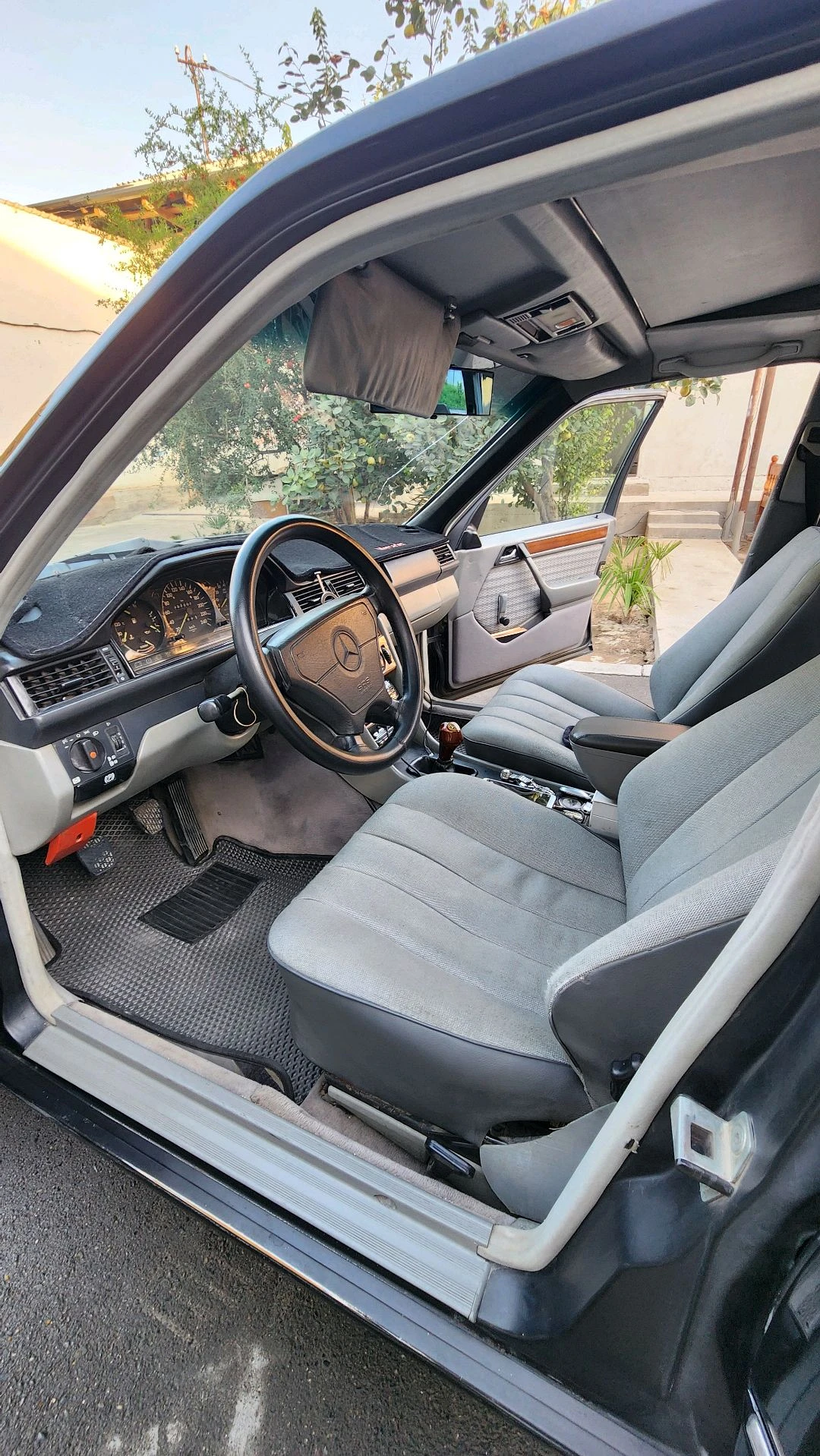 Mercedes-Benz W124