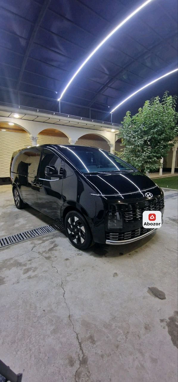 Hyundai Staria
