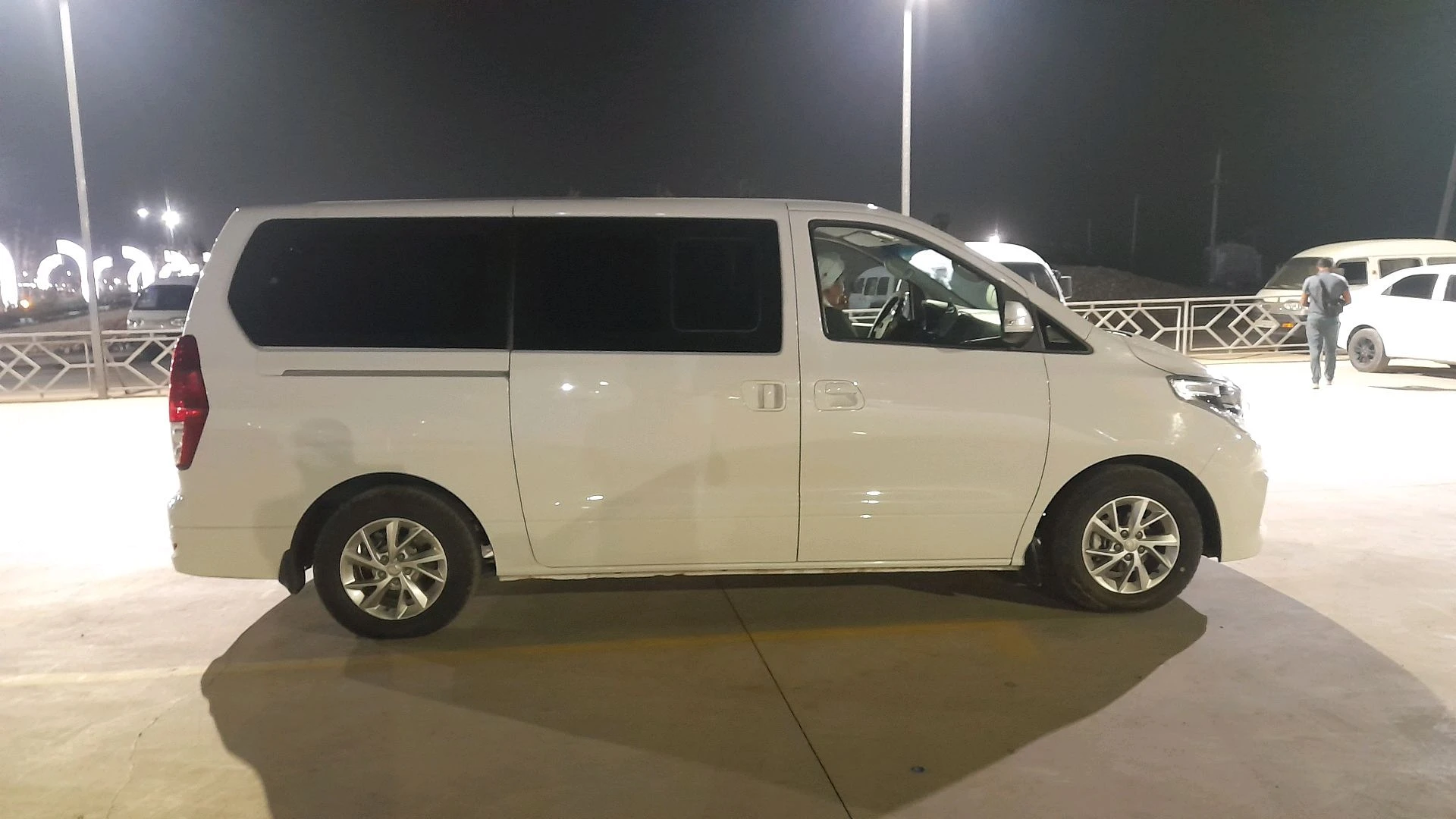 Dongfeng Fengon E5